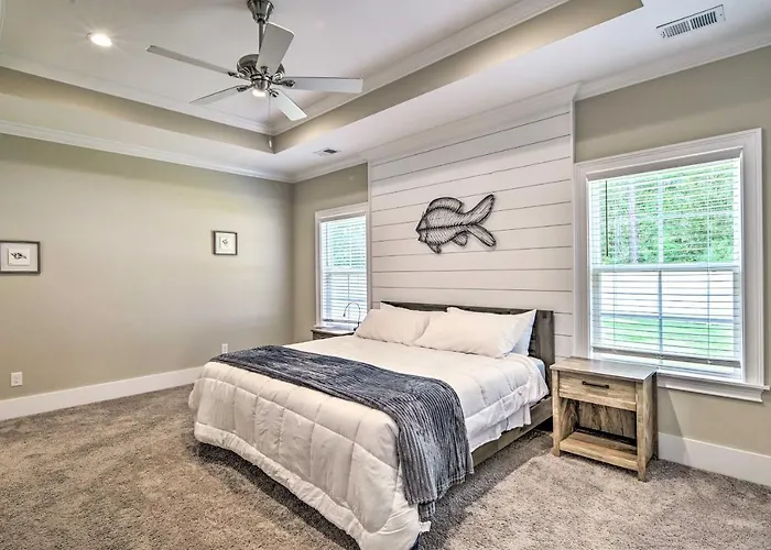 Charming Pawleys Island Home ~ 4 Mi To Beach!