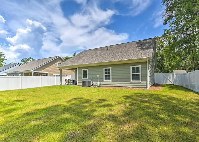 Charming Pawleys Island Home ~ 4 Mi To Beach!